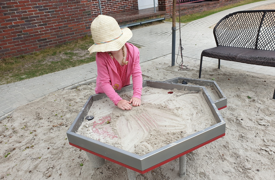 Außengelände Sandtisch